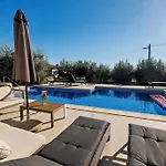 Family Friendly House With A Swimming Pool - 25280 Сasa de vacaciones *