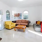 Сasa de vacaciones Family Friendly House With A Swimming Pool - 25280