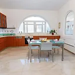 Сasa de vacaciones Family Friendly House With A Swimming Pool - 25280