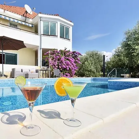 Family Friendly House With A Swimming Pool - 25280 Сasa de vacaciones