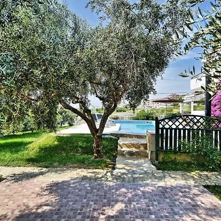 Casa de Férias Family Friendly House With A Swimming Pool - 25280 Split