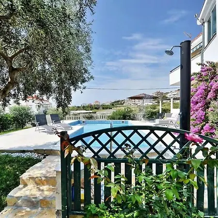 Family Friendly House With A Swimming Pool - 25280 * Сплит