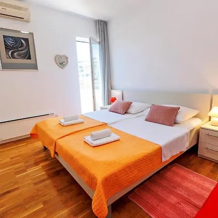 Family Friendly House With A Swimming Pool - 25280 Casa de Férias Split