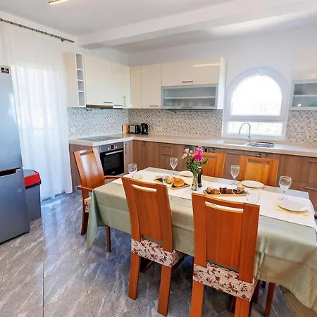Casa de Férias Family Friendly House With A Swimming Pool - 25280