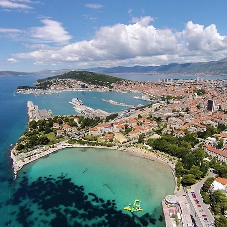 Family Friendly House With A Swimming Pool - 25280 Сasa de vacaciones Split